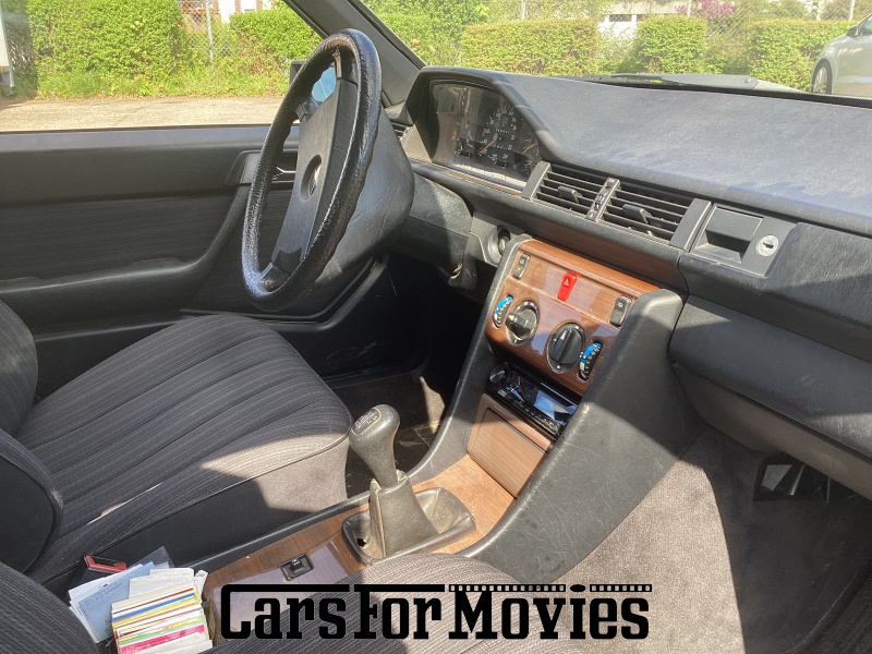 CarsForMovies | Daimler WD124 1988 Deutschland Weiß Schwarz Zivilfahrzeug Limousine Baden-Württemberg 7643 V8 Kompressor